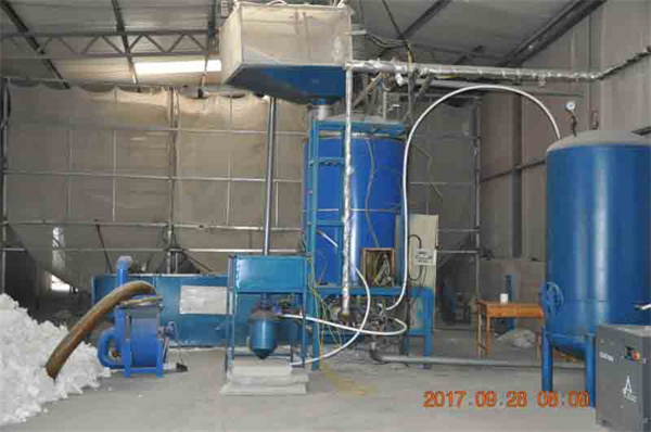 生產設備-發(fā)泡機