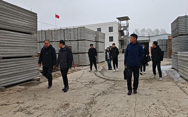 甘肅元能新型材料迎來工信局考察，共話企業(yè)發(fā)展新篇章